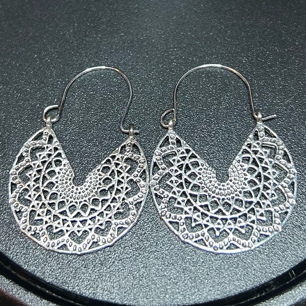 Elegant Silver-tone Filigree Earrings